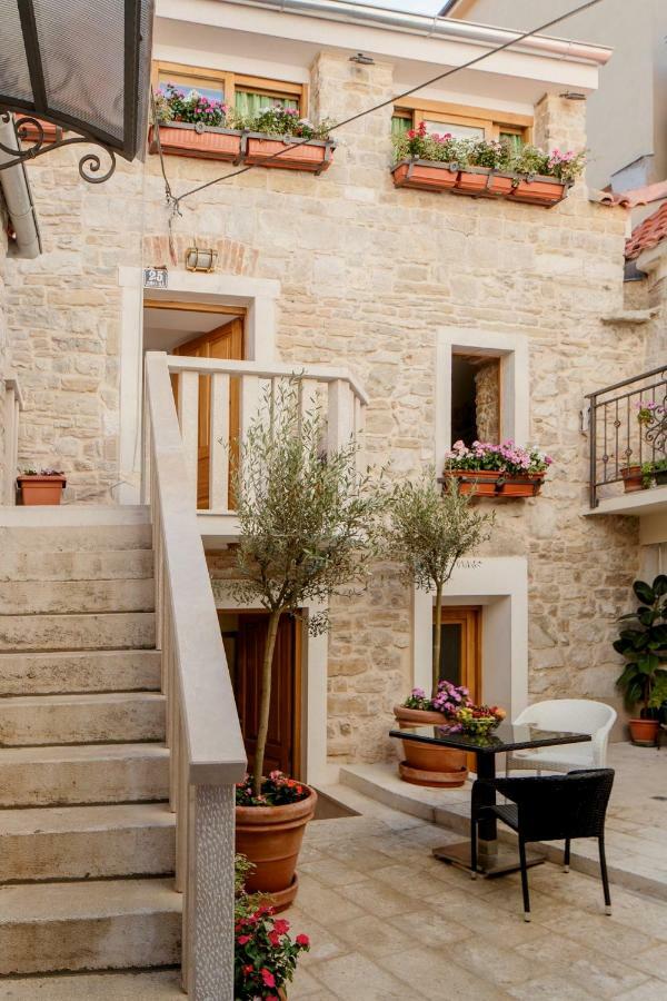 Stone House Luxury Rooms Split Exterior photo