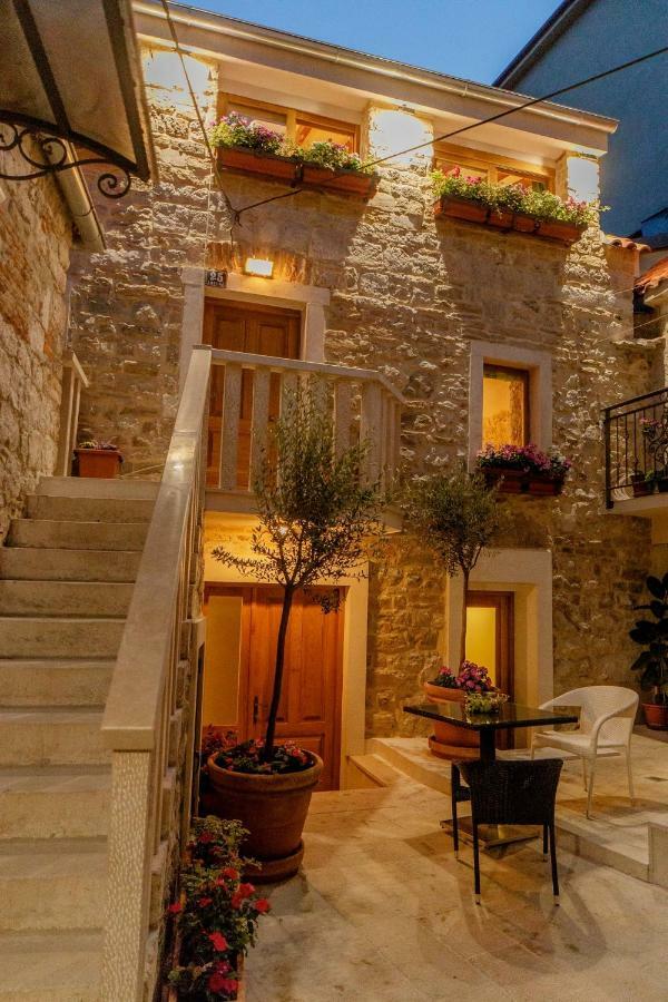 Stone House Luxury Rooms Split Exterior photo