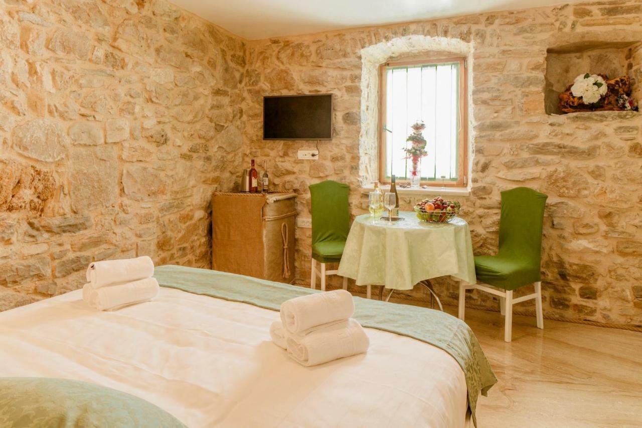 Stone House Luxury Rooms Split Exterior photo