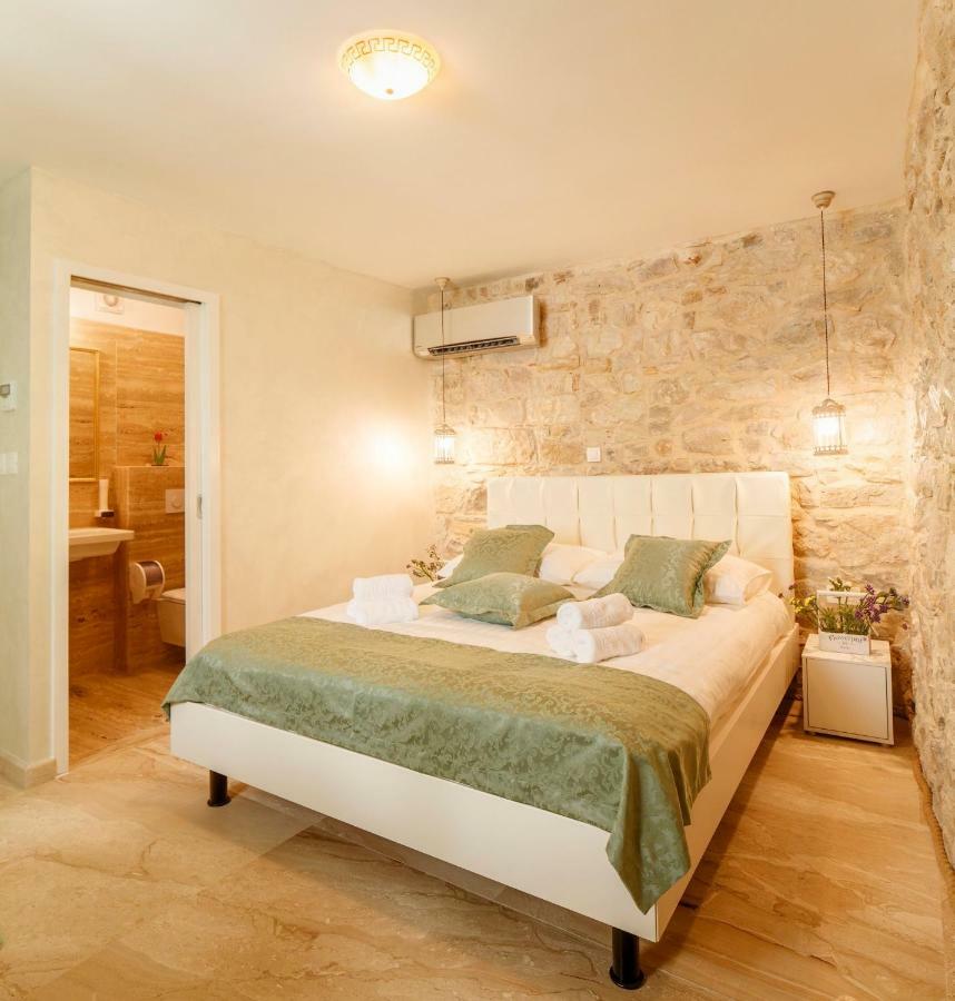 Stone House Luxury Rooms Split Exterior photo