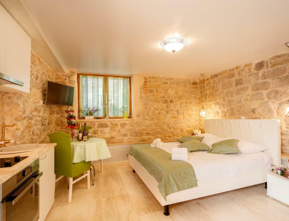 Stone House Luxury Rooms Split Exterior photo