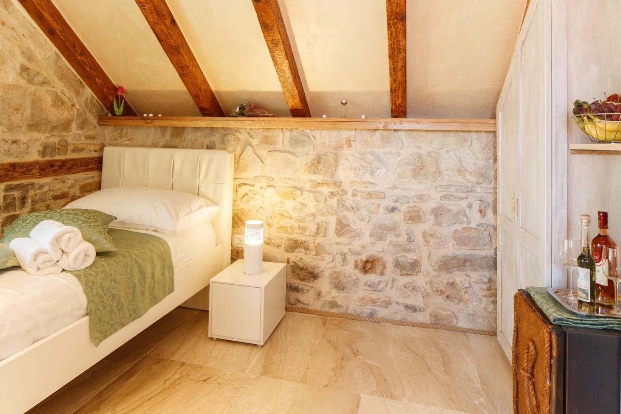 Stone House Luxury Rooms Split Exterior photo