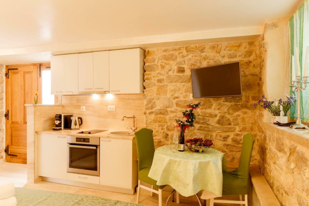 Stone House Luxury Rooms Split Exterior photo