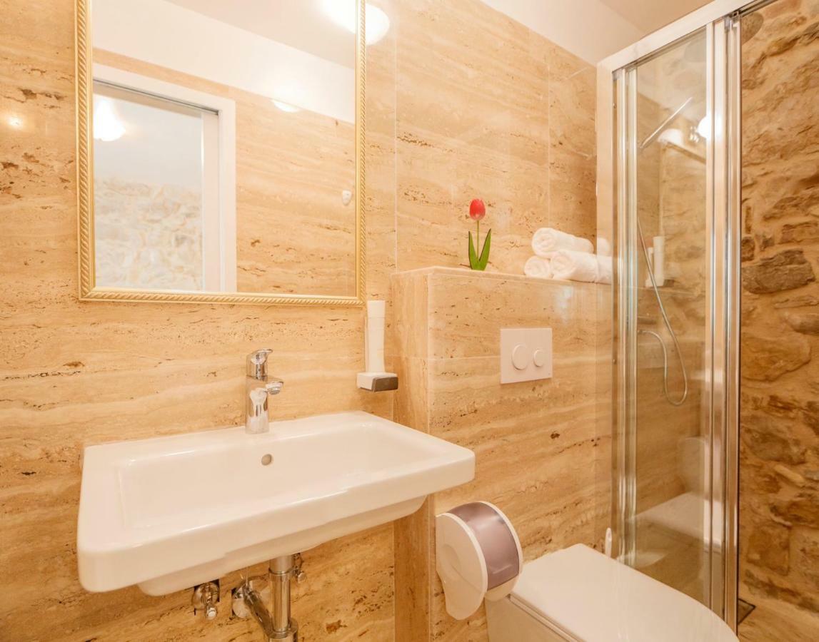 Stone House Luxury Rooms Split Exterior photo