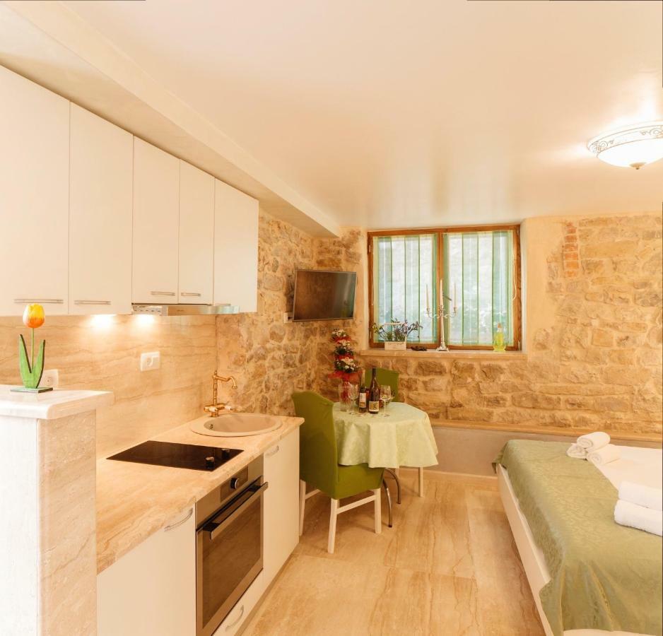 Stone House Luxury Rooms Split Exterior photo